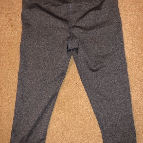 Reebok Grey Cropped Athletic Pants Size M - Picture 3 of 3